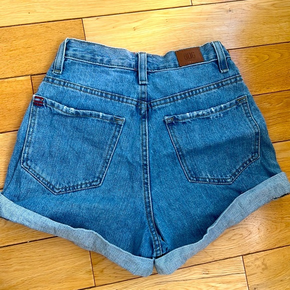 Like new BDG Jean Denim Shorts size 24 - Mom High Rise - Picture 3 of 3